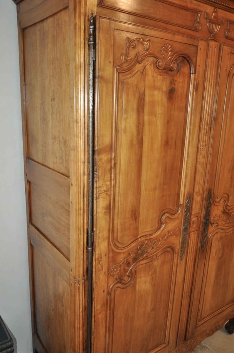 ARMOIRE LOUIS XV ANCIENNE DU VAL DE LOIRE EN MERISIER MASSIF D'ÉPOQUE 18ÈME-photo-2