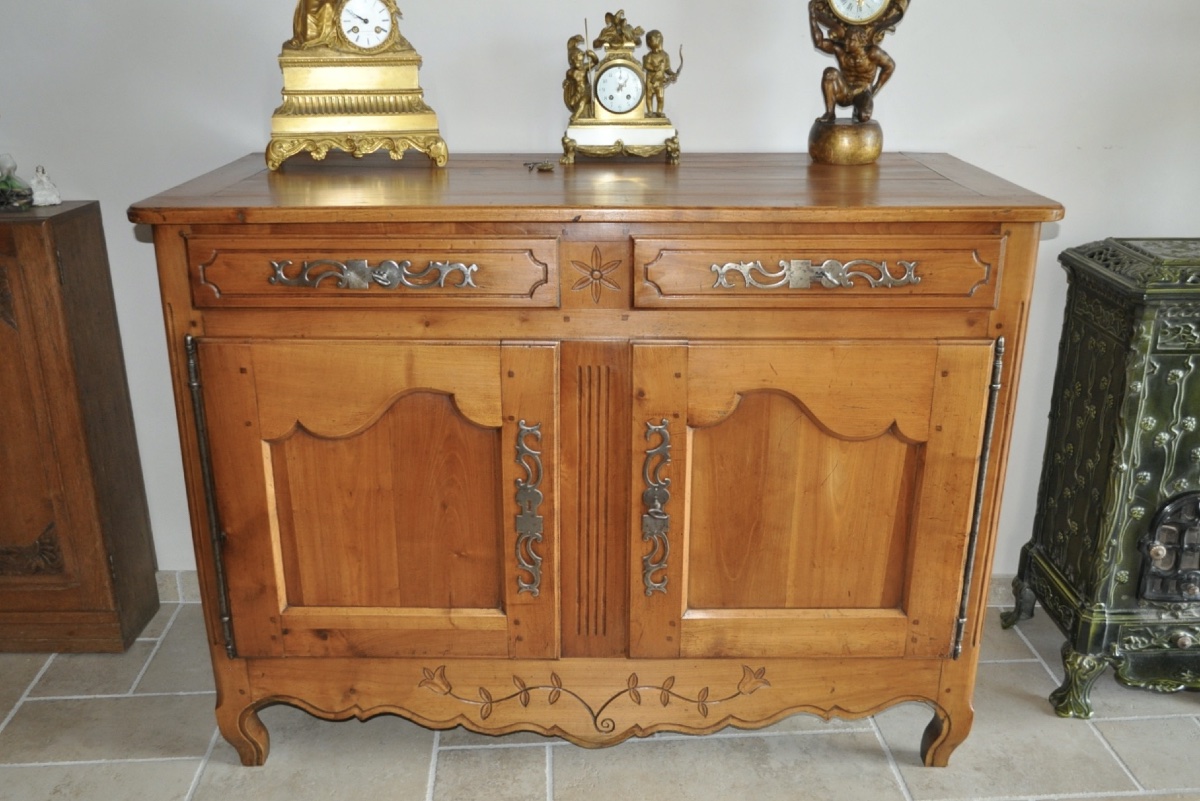 Antique Louis XV Sideboard In Solid Cherry Wood, Early 19th Century, Low Sideboard, In Very Good Condition