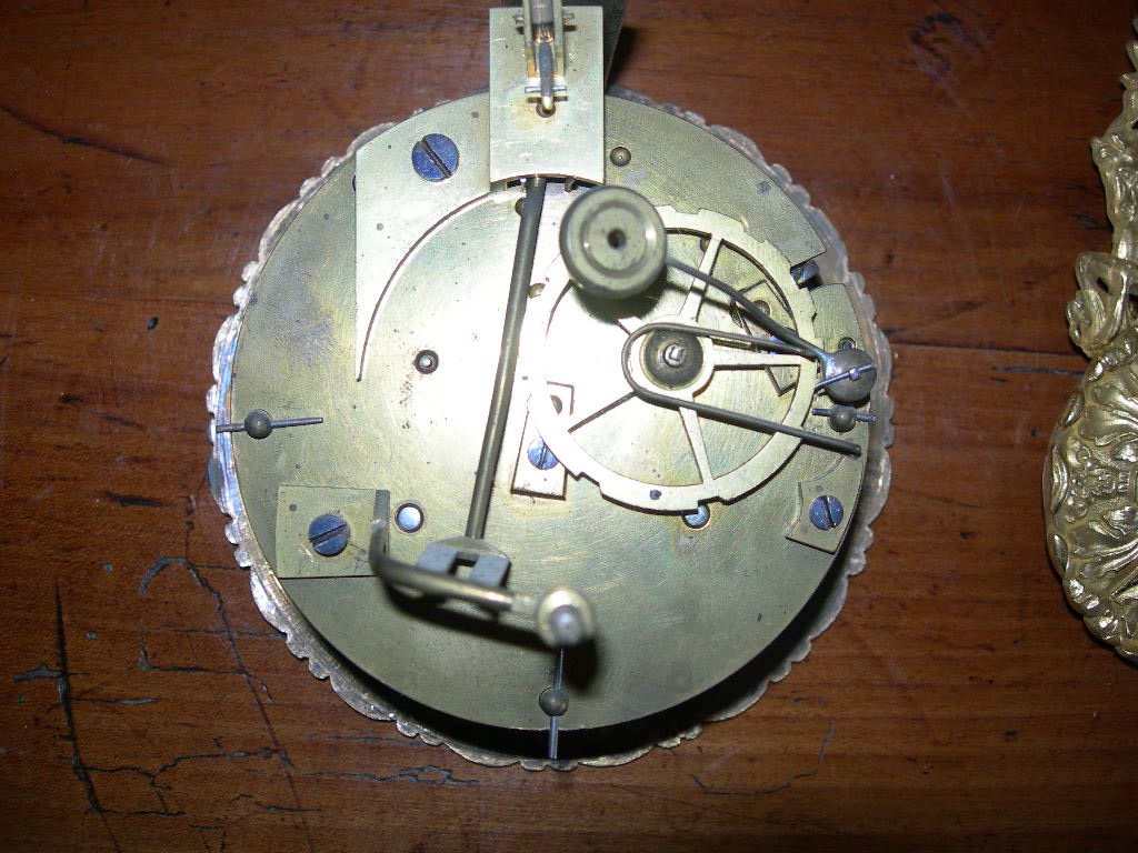 Mouvement ancien de pendule d'époque restauration ou Charles X  en bronze doré avec balancier-photo-4