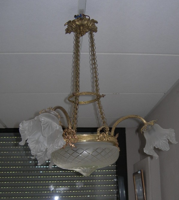 Lustre ancien en bronze ou laiton vasque et 3 tulipes en verre d'époque art déco suspension