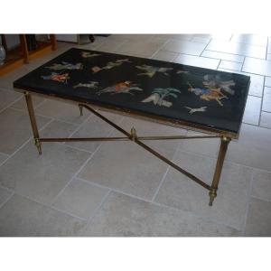 Table basse des années 50 - 60 en laiton et marbre à décor chinois maison Baguès ou Jansen