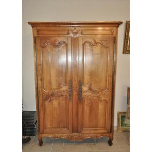 ARMOIRE LOUIS XV ANCIENNE DU VAL DE LOIRE EN MERISIER MASSIF D'ÉPOQUE 18ÈME