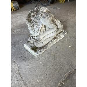 Femme pleurant en pierre reconstituée époque fin 19e ou début 20eme mobilier de jardin ancien