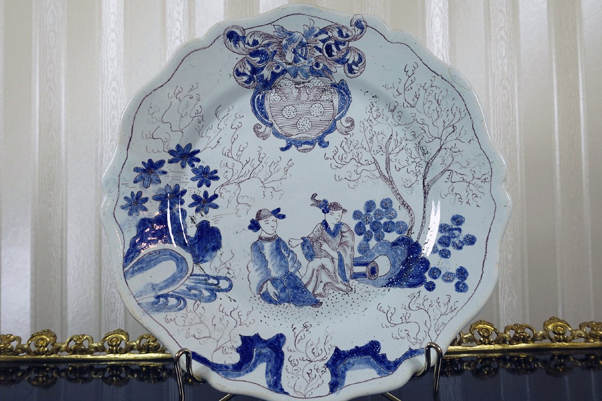 Earthenware Plate Decorated With Chinese And Coat Of Arms - Nevers - 18th Century - 18th Century-photo-2