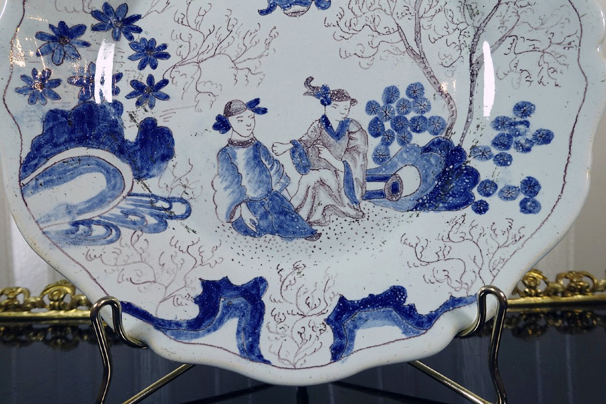 Earthenware Plate Decorated With Chinese And Coat Of Arms - Nevers - 18th Century - 18th Century-photo-1