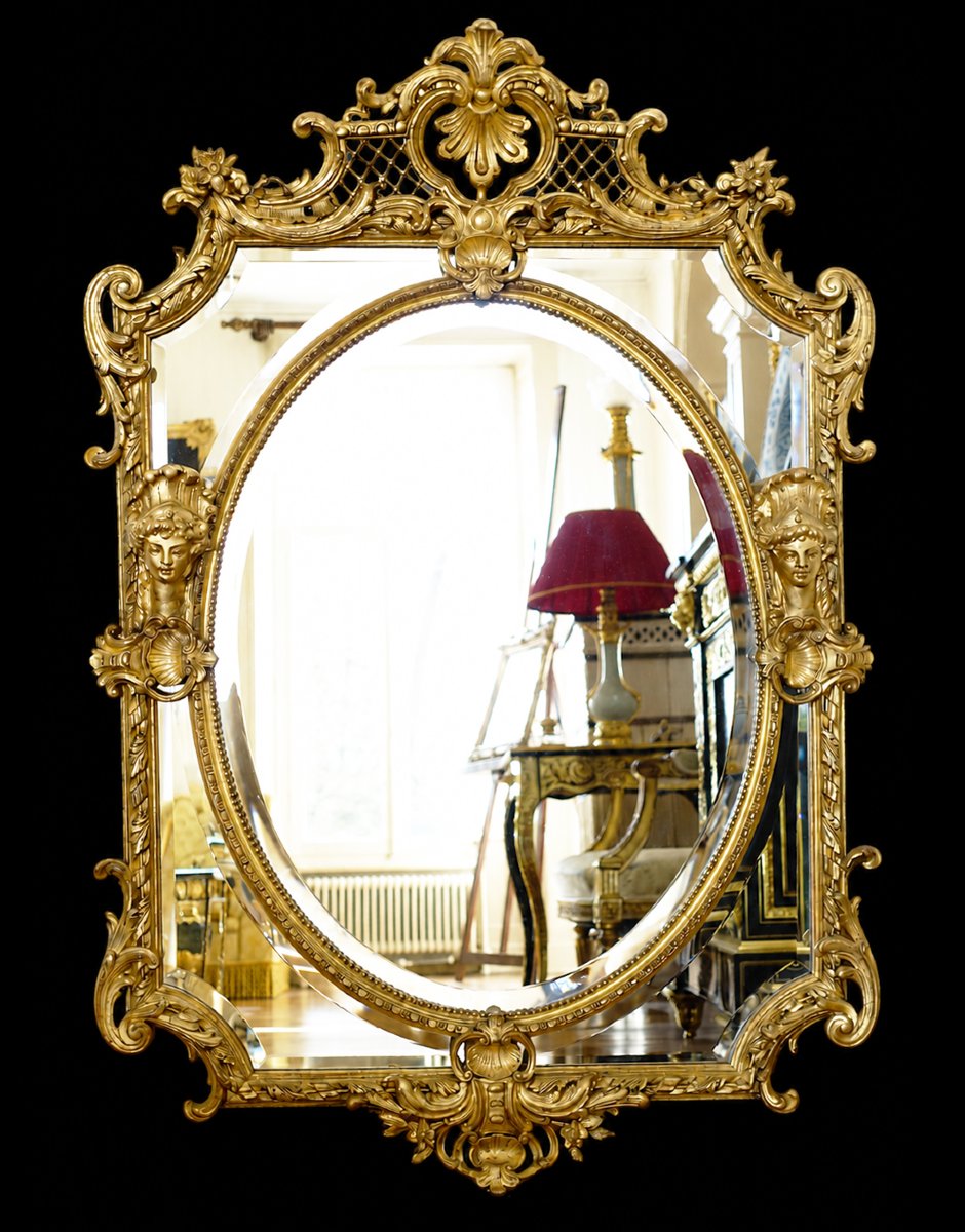 Miroir aux têtes d'indiennes en bois et stuc doré fin du XIXème siècle, vers 1880