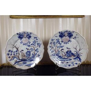 Paire d'Assiettes En Faïence Décor Aux Chinois Et Armoiries - Nevers - Epoque 18 ème - XVIIIe