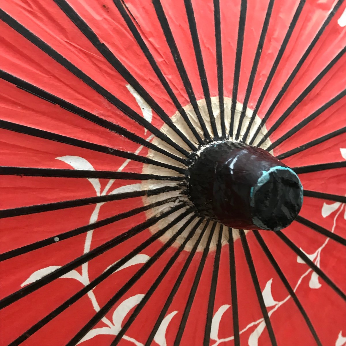 Red Japanese Umbrella And Flowers In Washi Paper And Lacquered Wood - Japan-photo-2