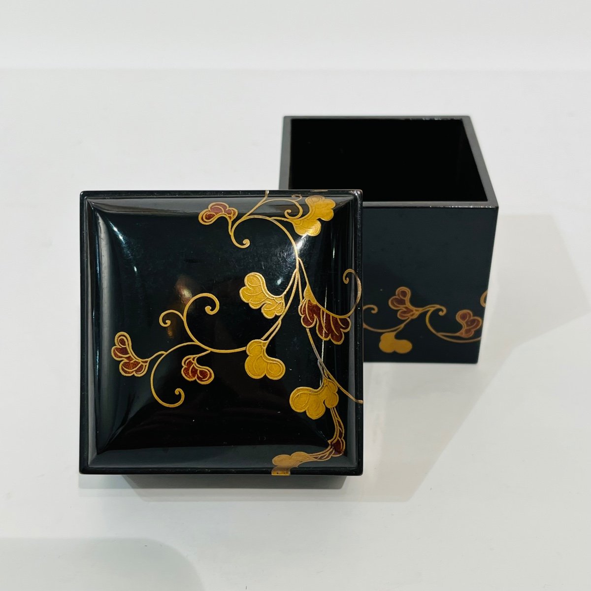 Japanese Square Box Lacquered Black And Gold - Japan-photo-4
