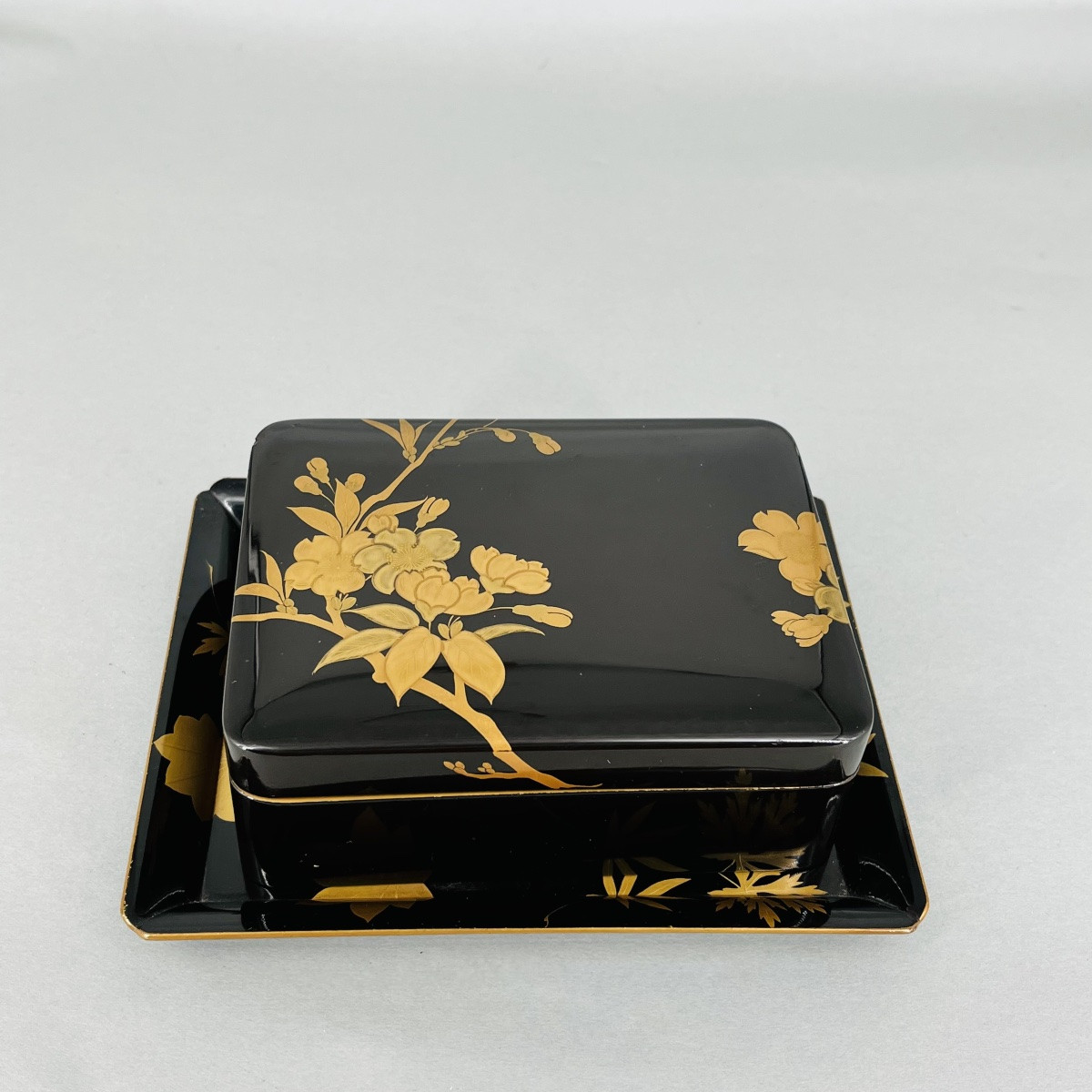 Japanese Lacquered Box And Tray Sakura And Momiji - Japan-photo-2