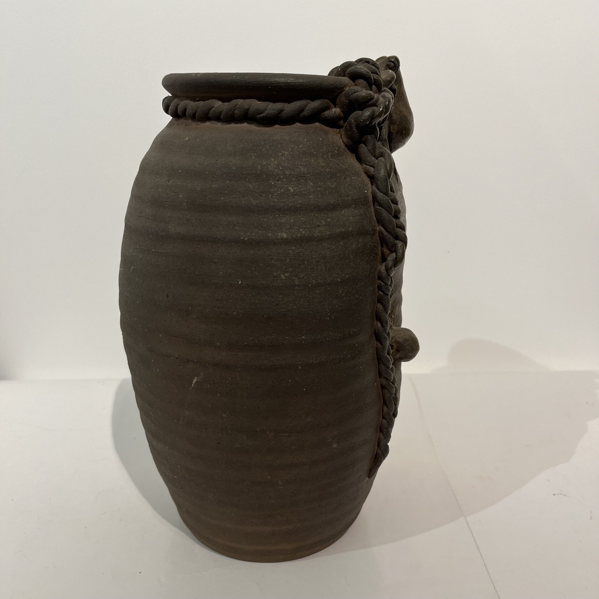 Japanese Takotsubo Vase With Octopuses In Bizen Terracotta - Japan-photo-2