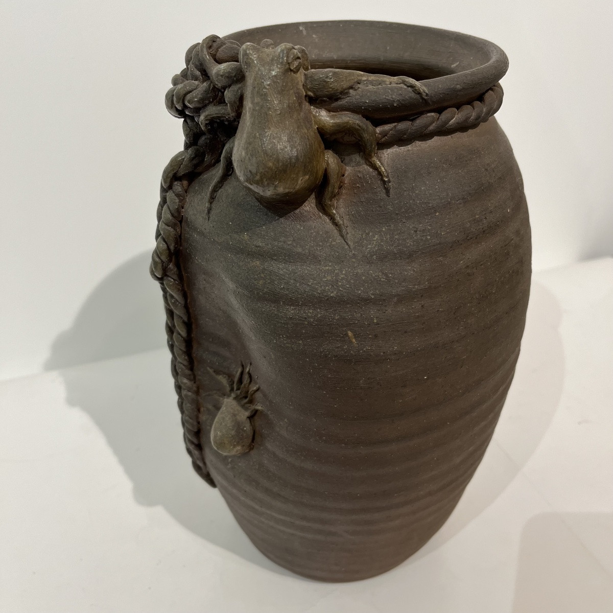 Japanese Takotsubo Vase With Octopuses In Bizen Terracotta - Japan-photo-1