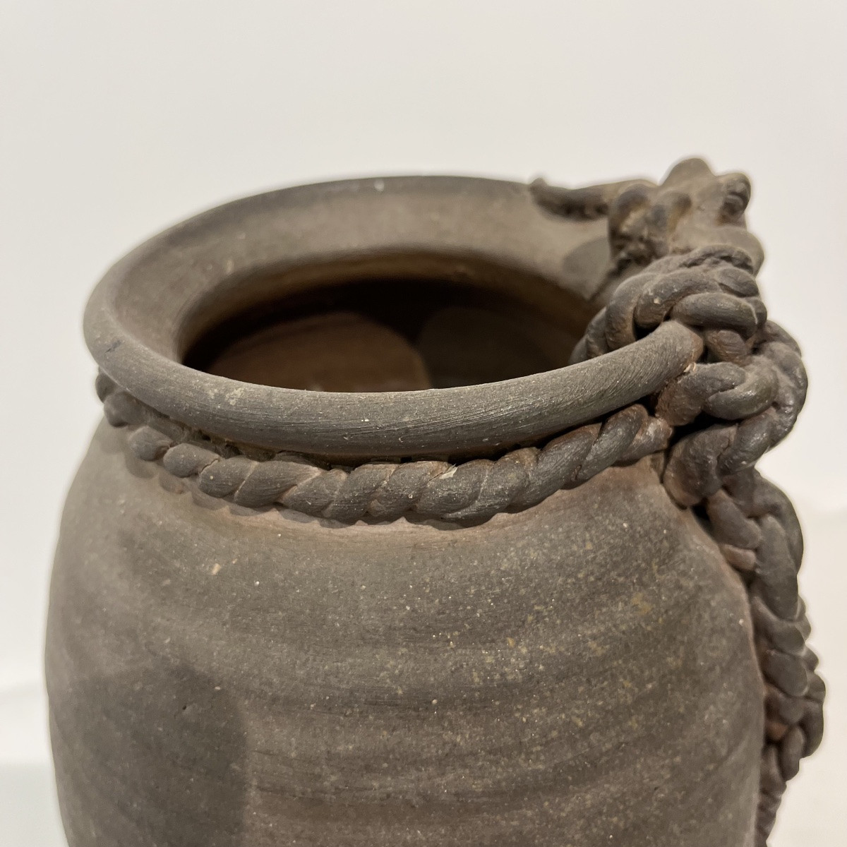 Japanese Takotsubo Vase With Octopuses In Bizen Terracotta - Japan-photo-8