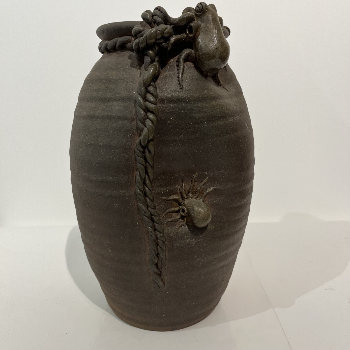 Japanese Takotsubo Vase With Octopuses In Bizen Terracotta - Japan