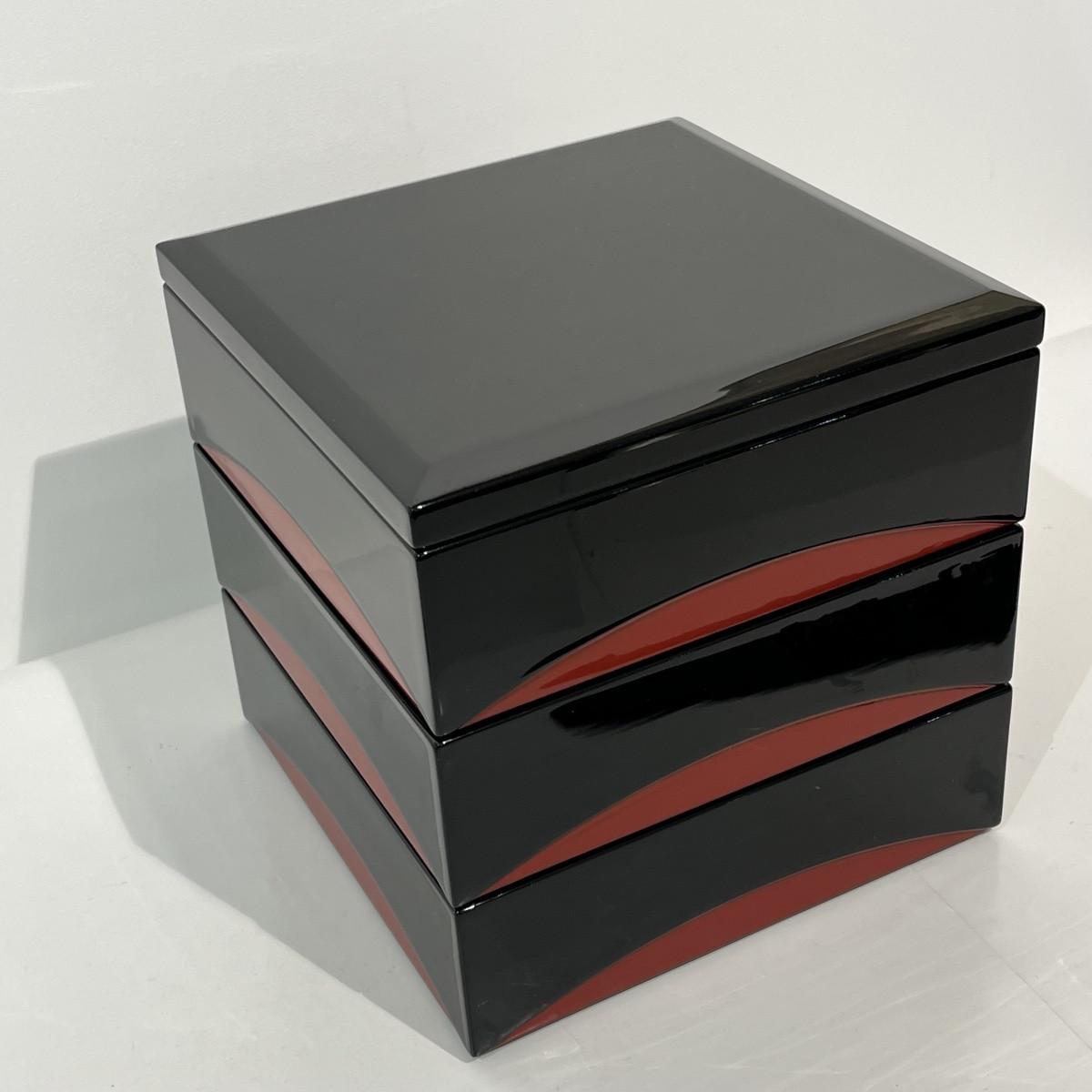 Boîte laquée japonaise jubako noire et rouge - Japon-photo-3