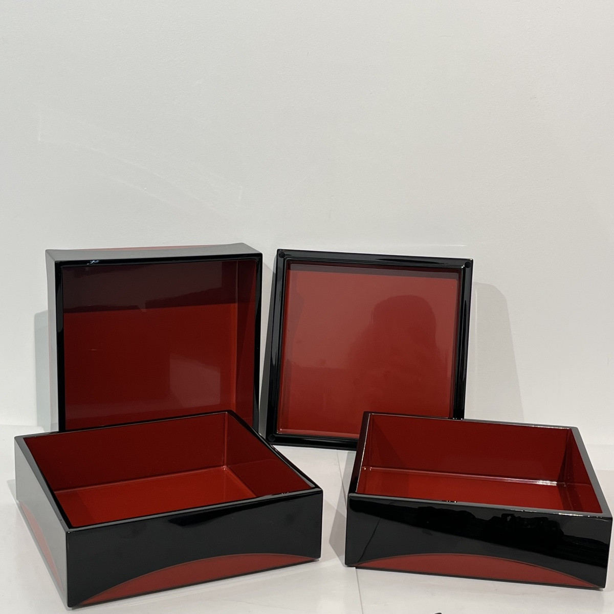 Boîte laquée japonaise jubako noire et rouge - Japon-photo-2