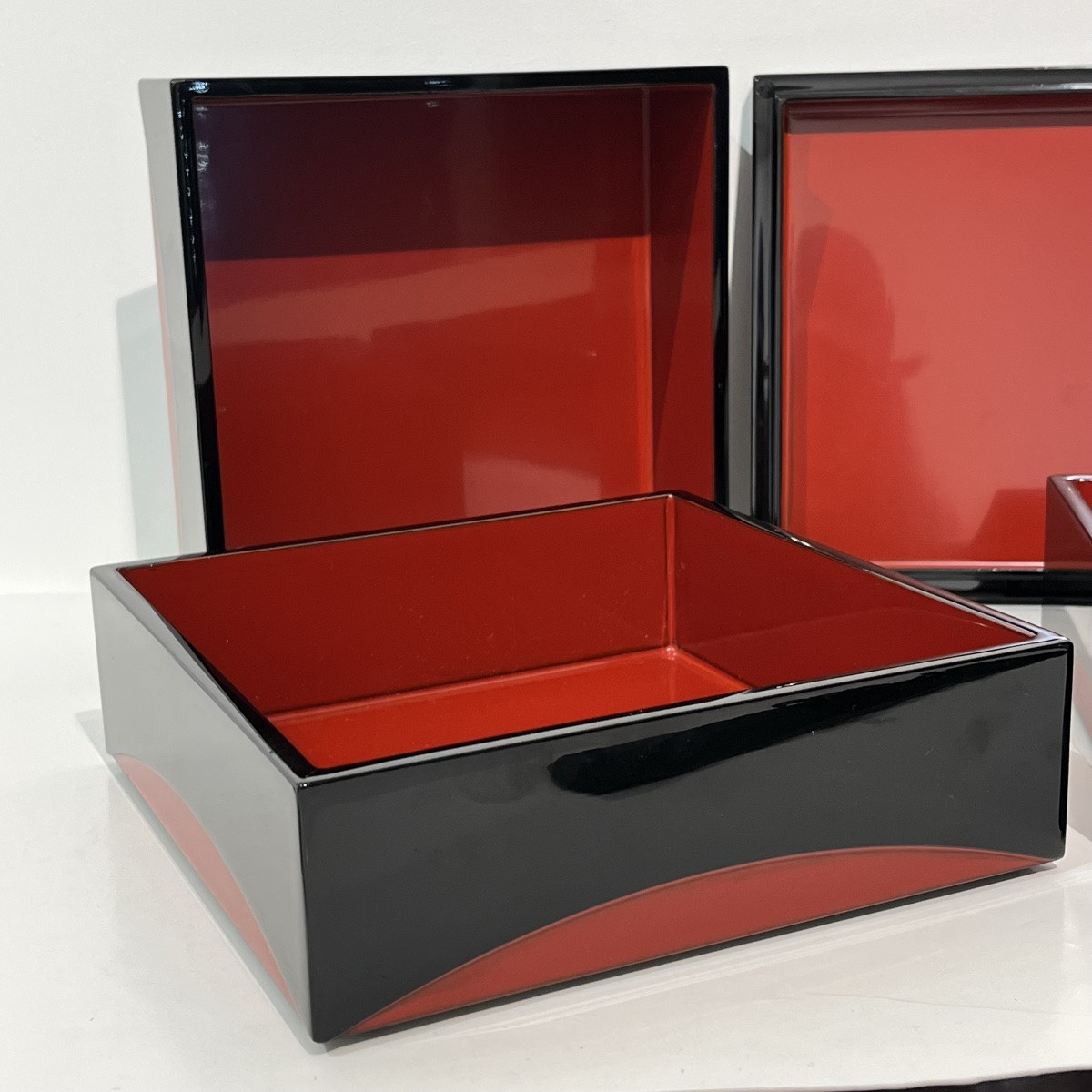 Boîte laquée japonaise jubako noire et rouge - Japon-photo-6
