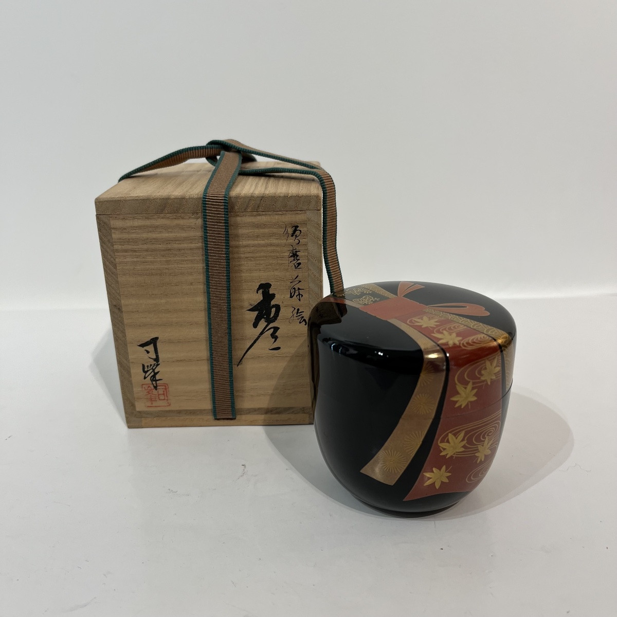 Natsume Japanese Lacquered Tea Caddy With Ribbon - Japan -photo-2