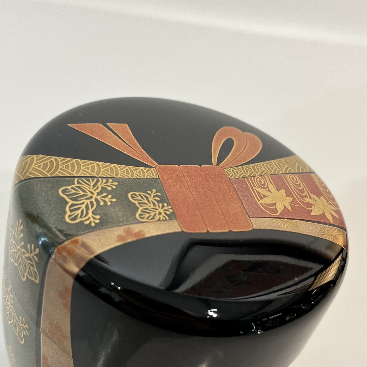 Natsume Japanese Lacquered Tea Caddy With Ribbon - Japan -photo-3
