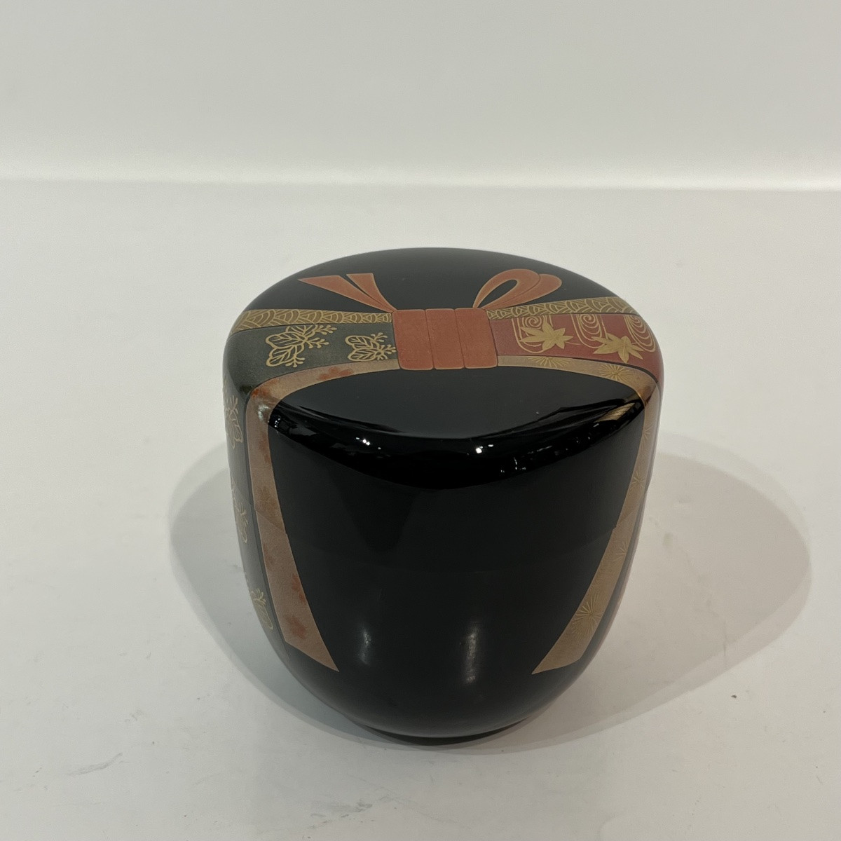 Natsume Japanese Lacquered Tea Caddy With Ribbon - Japan -photo-4