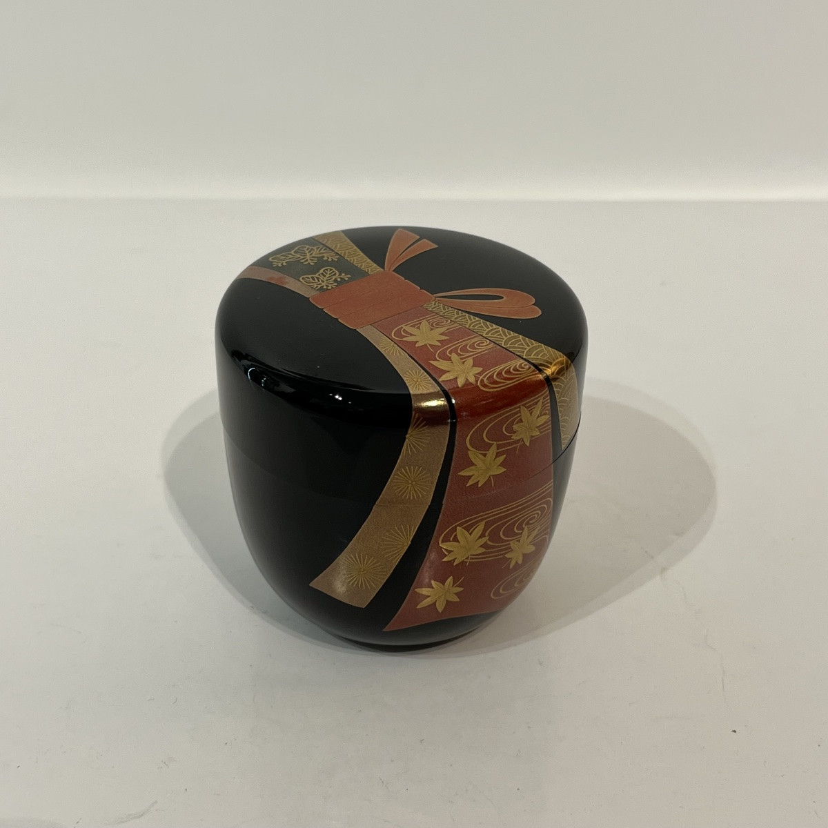 Natsume Japanese Lacquered Tea Caddy With Ribbon - Japan -photo-8