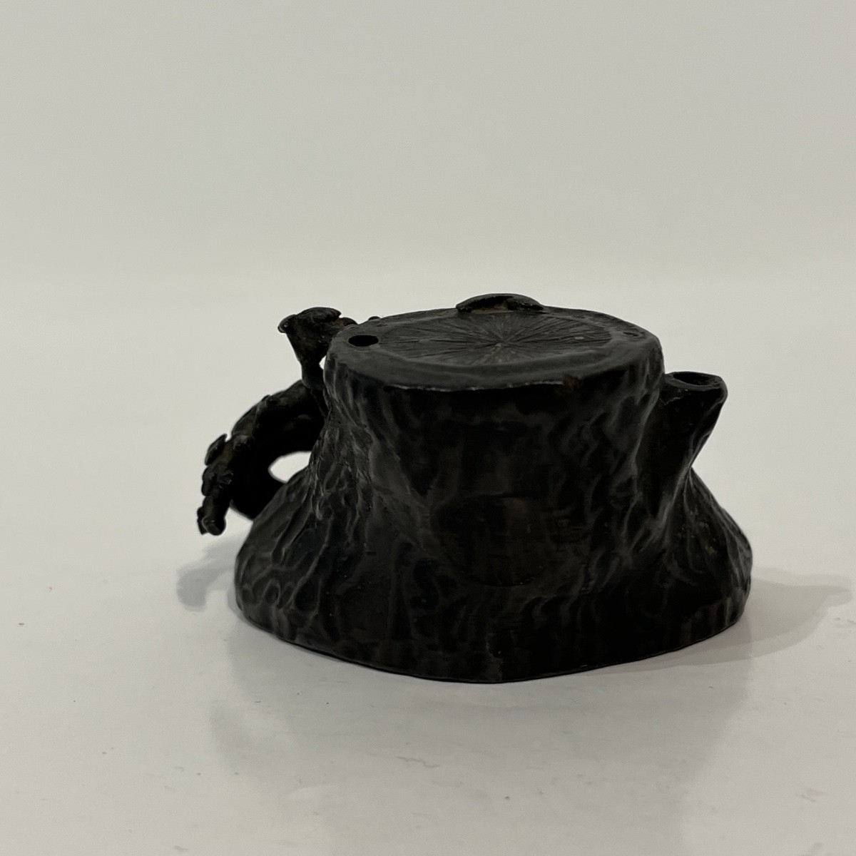 Suiteki, Japanese Dropper, Tree Stump And Frog - Japan-photo-2