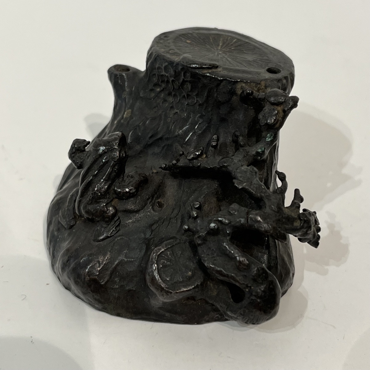 Suiteki, Japanese Dropper, Tree Stump And Frog - Japan-photo-4