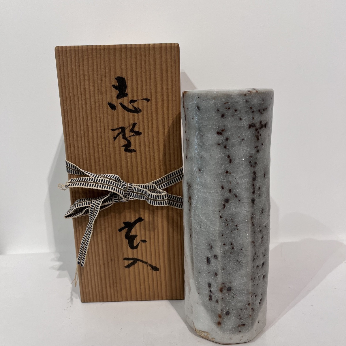Japanese Ceramic Vase From Shino - Japan-photo-2
