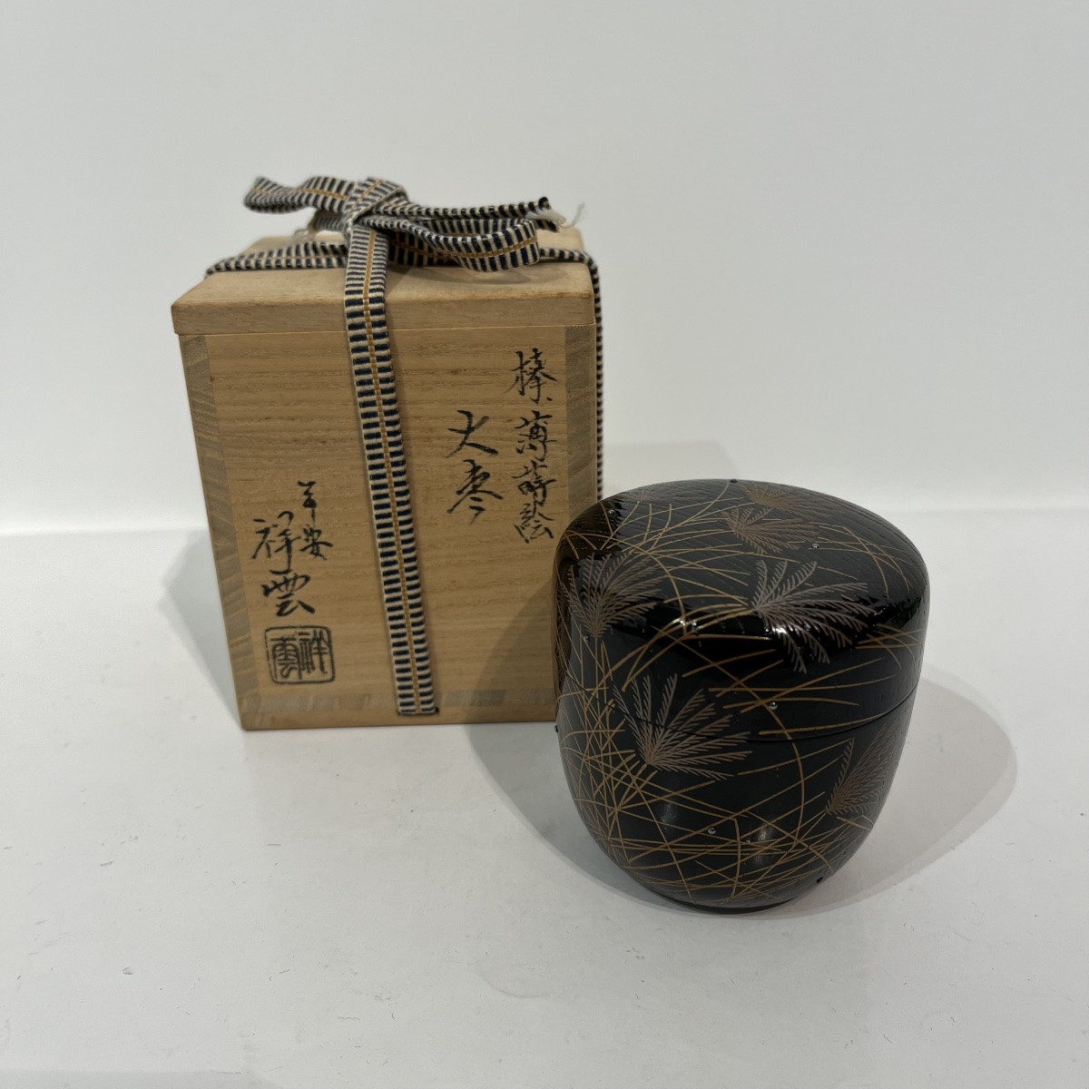 Natsume Tea Caddy In Japanese Herbs And Dew Lacquer - Japan-photo-2