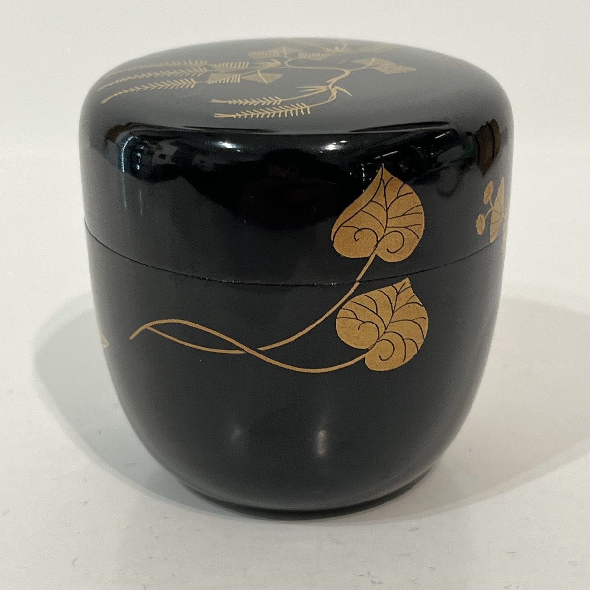 Natsume Japanese Lacquer Tea Caddy With Chrysanthemums And Ferns - Japan-photo-1