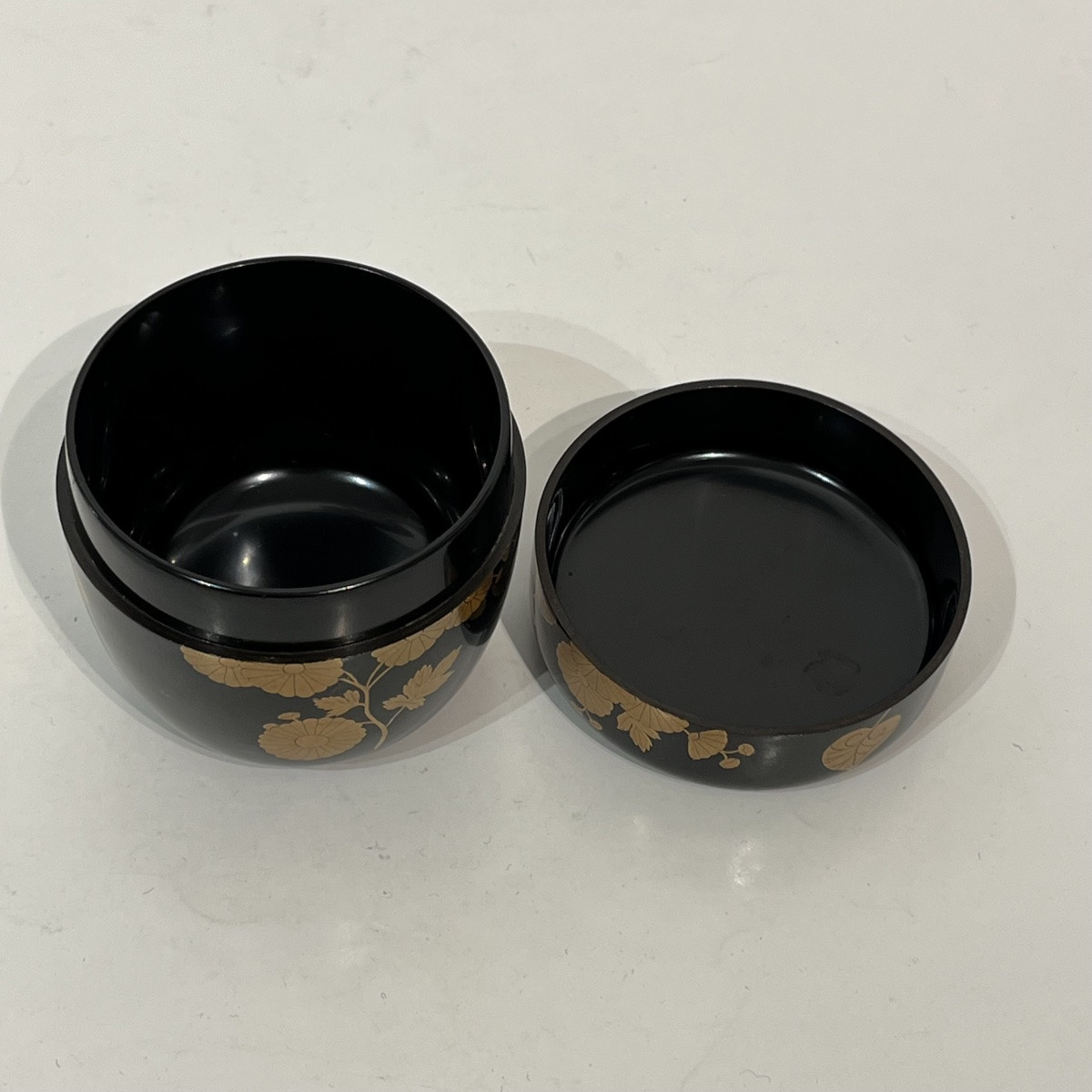 Natsume Japanese Lacquer Tea Caddy With Chrysanthemums And Ferns - Japan-photo-3