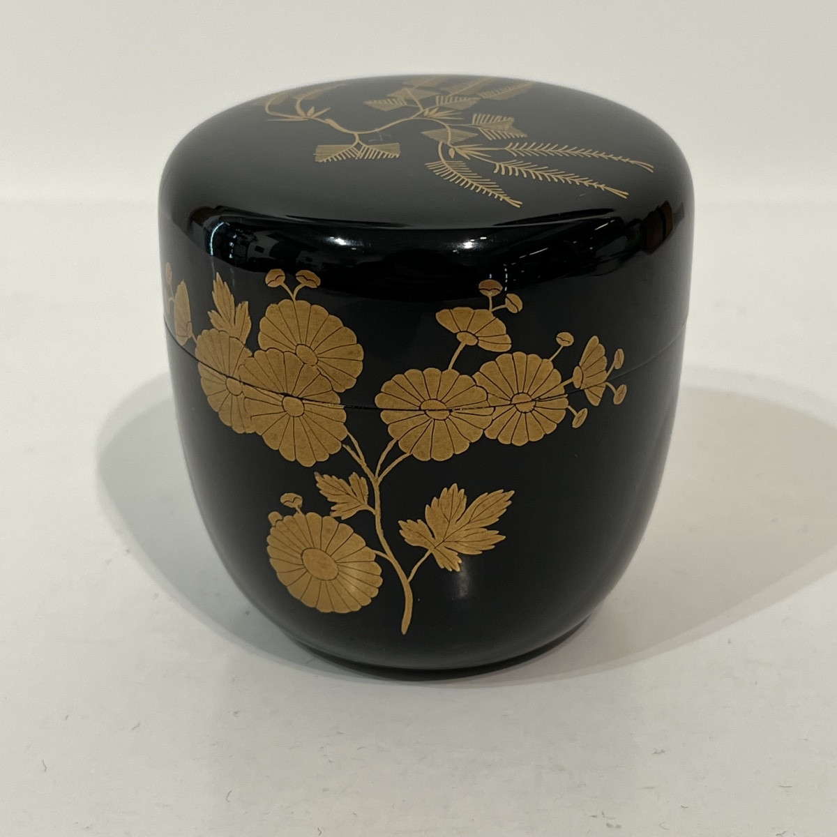 Natsume Japanese Lacquer Tea Caddy With Chrysanthemums And Ferns - Japan