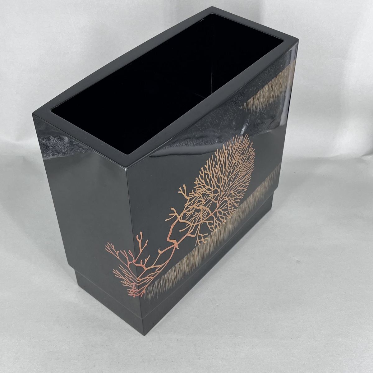 Japanese Lacquer Vase By Inami Tadashi - Japan-photo-1