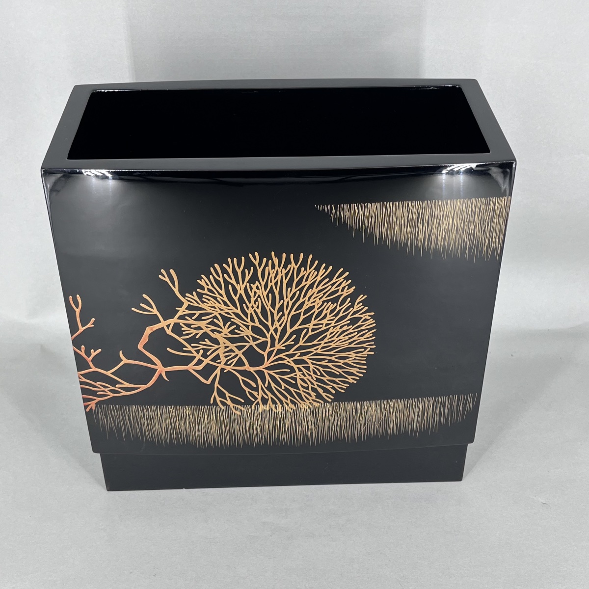 Japanese Lacquer Vase By Inami Tadashi - Japan
