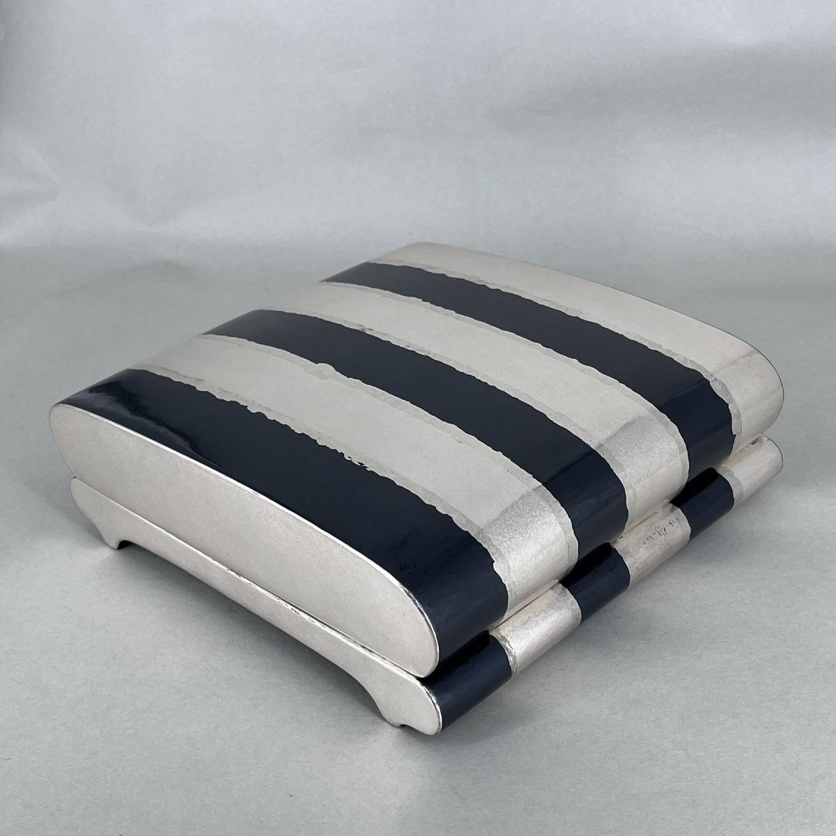 Japanese Striped Box Made Of Hammered Metal - Japan-photo-2