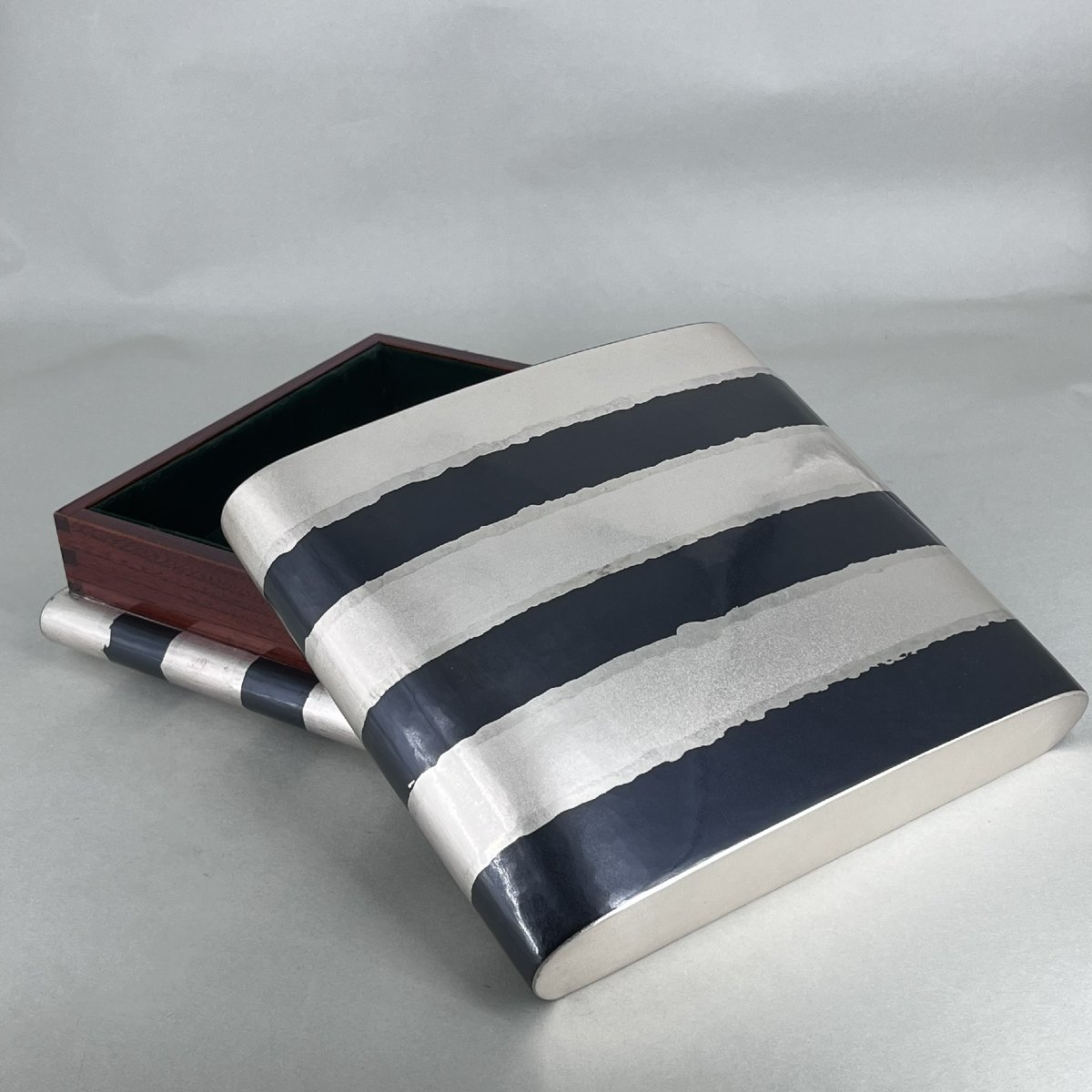 Japanese Striped Box Made Of Hammered Metal - Japan-photo-2