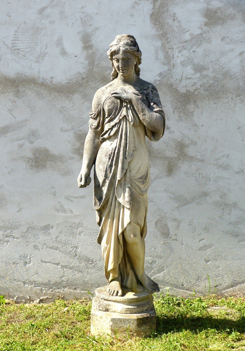 Importante Statue De Parc 203 Cm En Pierre Calcaire Femme Drapée à l'Antique