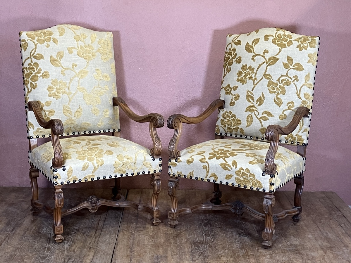 Paire de fauteuils en noyer 19 eme style Louis14 parfait état 