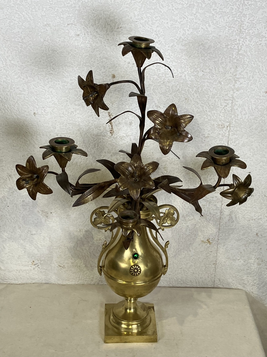 Paire de candélabres chandeliers d’église en bronze et laiton Fleurs de Lys à 4 feux -photo-2
