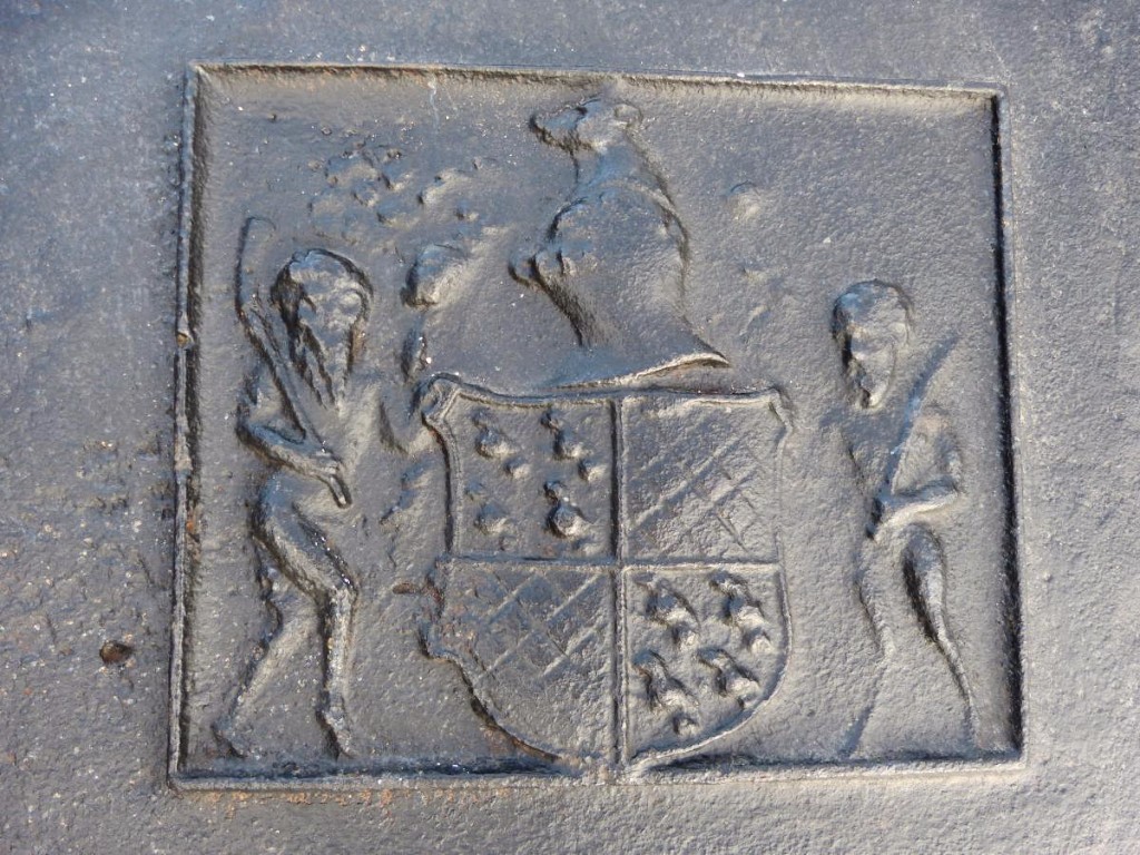 Grande Taque De Cheminée En Fonte XVII°s Blason Armure-photo-2