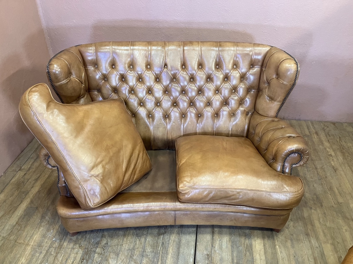 English Chesterfield Leather Living Room Sofa And Two Armchairs -photo-1