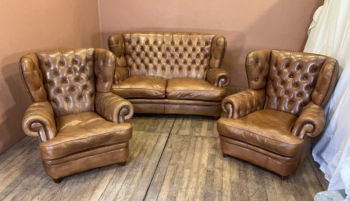 English Chesterfield Leather Living Room Sofa And Two Armchairs 