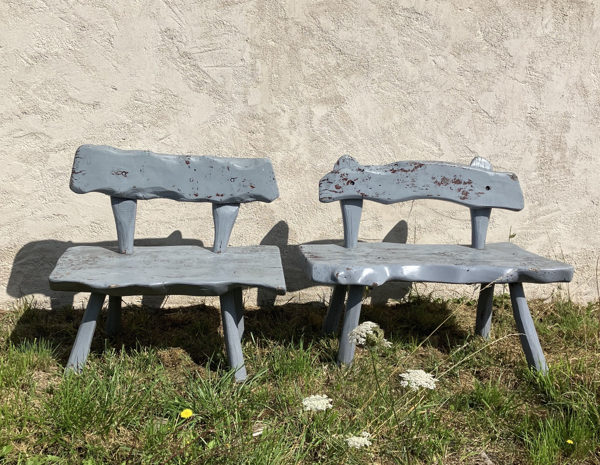 Paire de bancs brutalistes en bois peint jardin