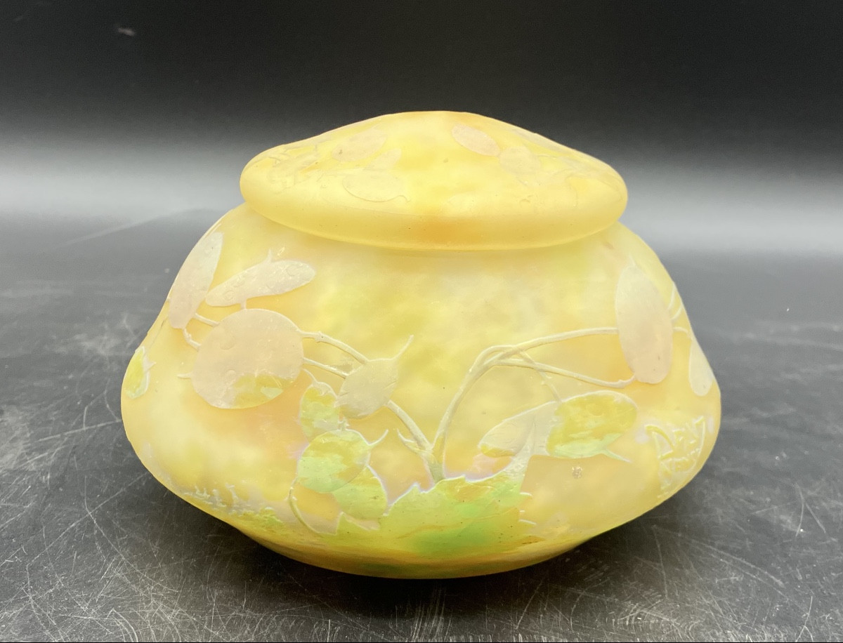 Daum Nancy Bonbonnière Decorated With The Papal Monk Motif, Art Nouveau Style, Engraved And Enameled Glass 