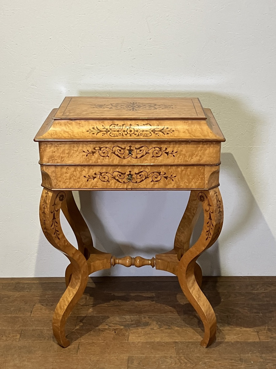 Travailleuse Charles X en bois clair Erable moucheté et incrustations d'Amarante-photo-1