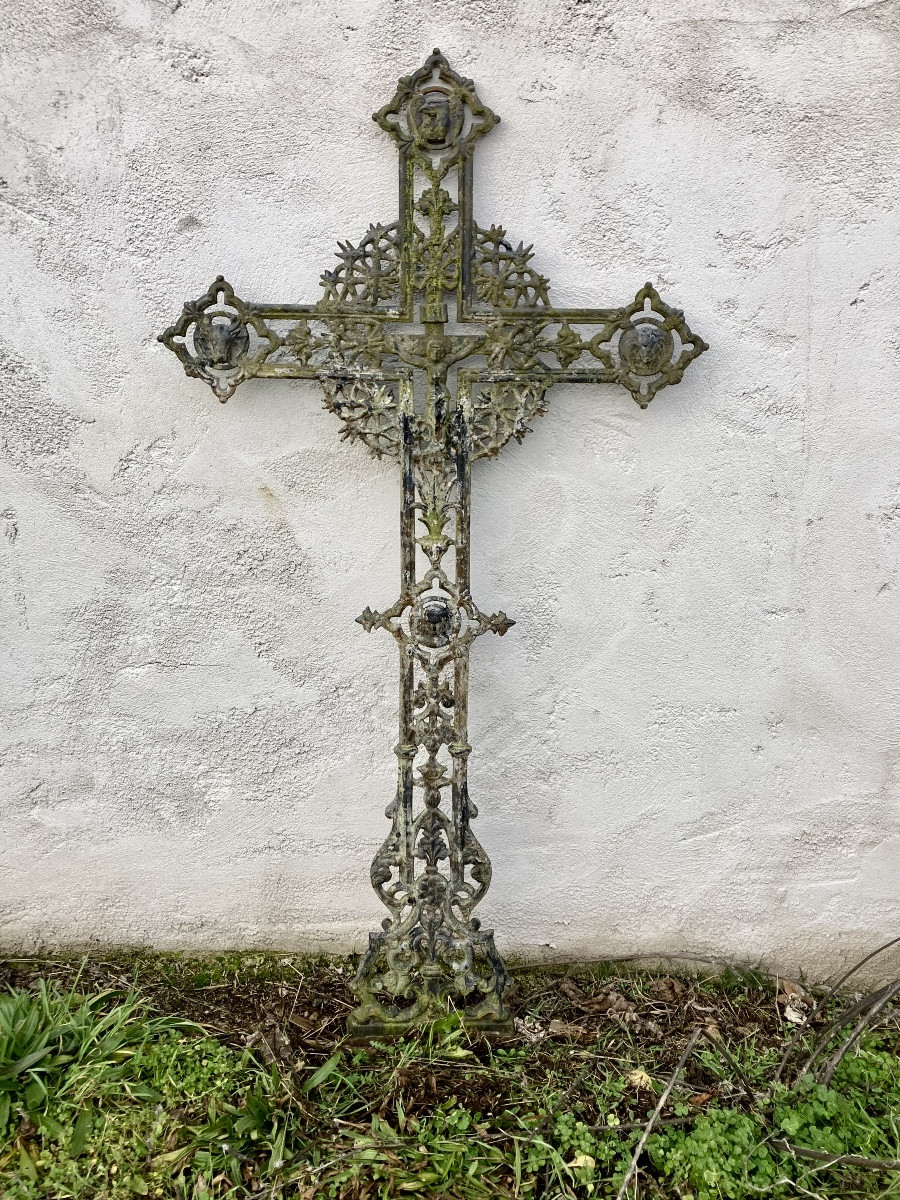 Croix de cimetière en fonte aux 4 évangiles double face 19ème siècle
