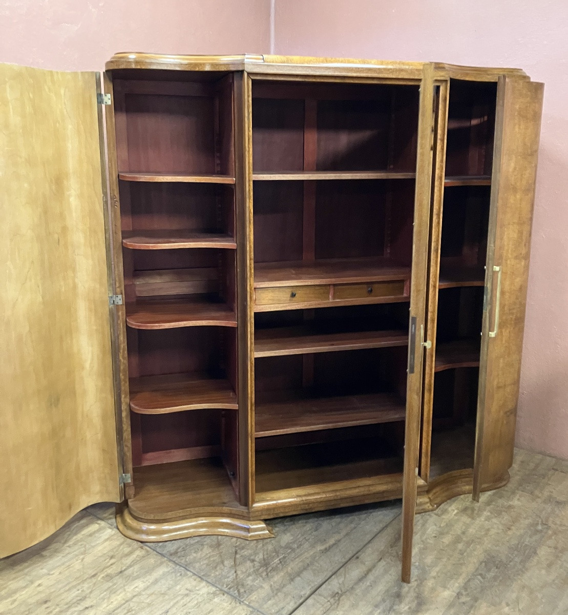 Armoire art déco en loupe d’Amboine 3 portes avec miroir central -photo-2