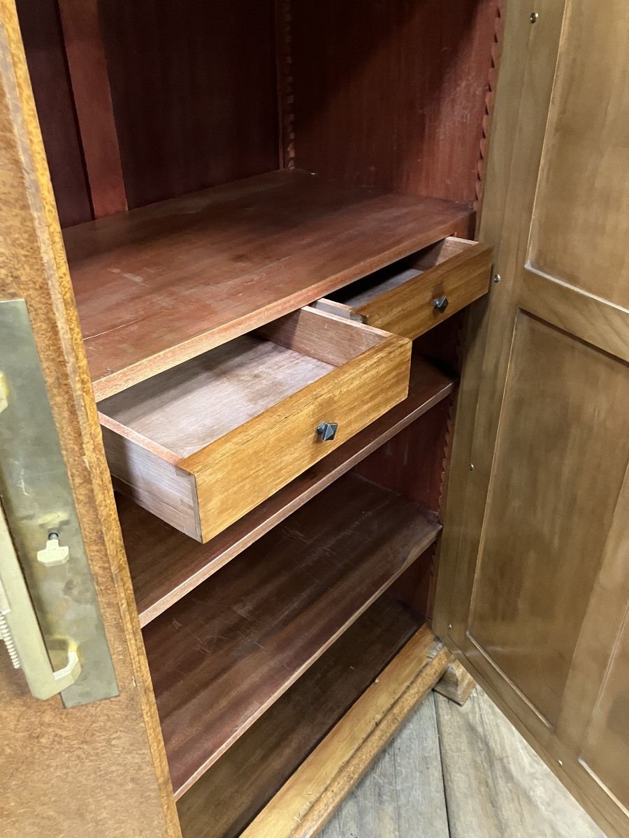 Armoire art déco en loupe d’Amboine 3 portes avec miroir central -photo-3