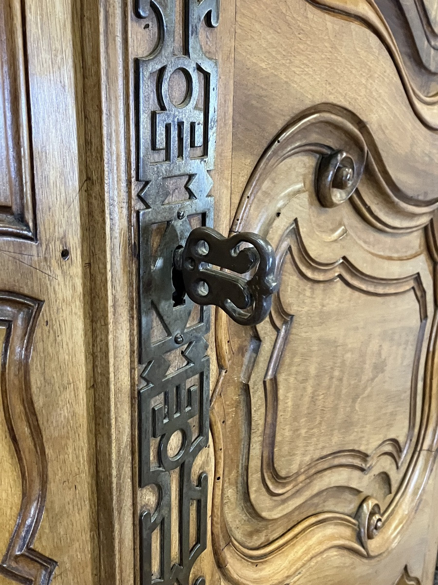 Armoire provençale  en noyer de Fourques XVIIIème Louis XV Arles-photo-1