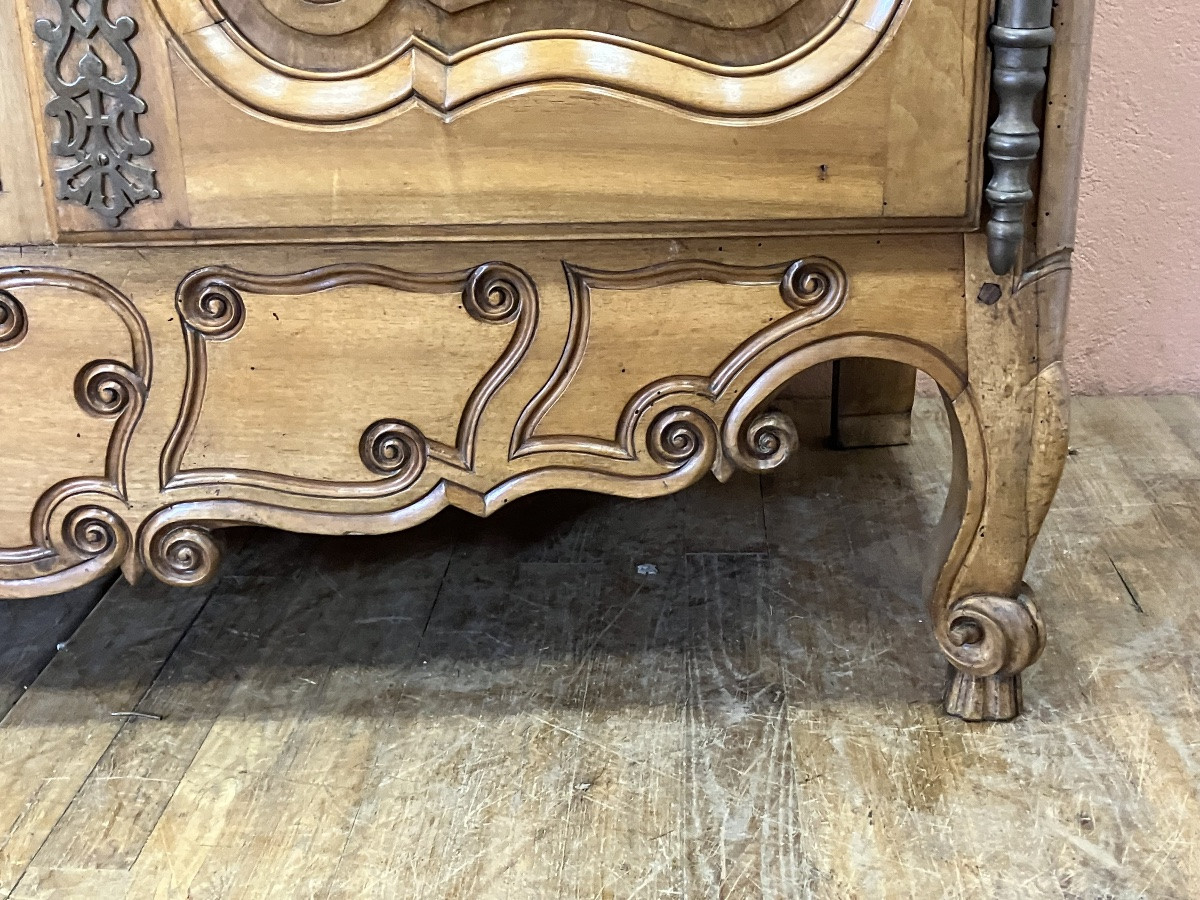 Armoire provençale  en noyer de Fourques XVIIIème Louis XV Arles-photo-2